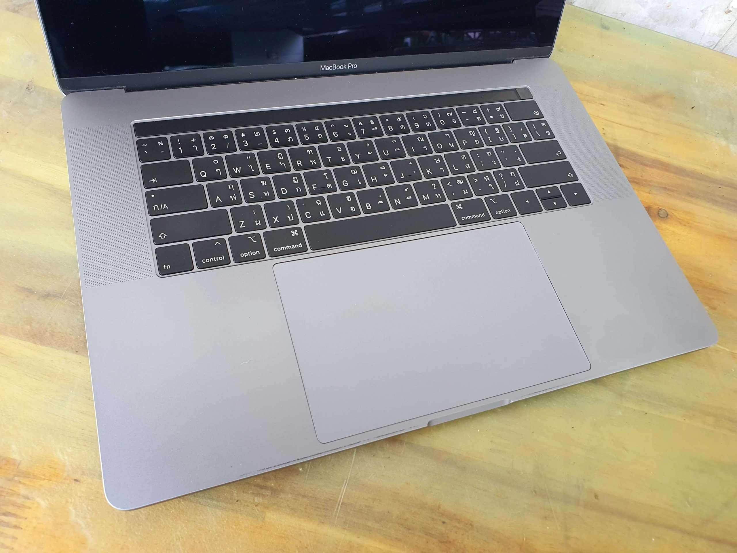 Apple MacBook Pro 15 2018 i7 16 256 555x resize (2)
