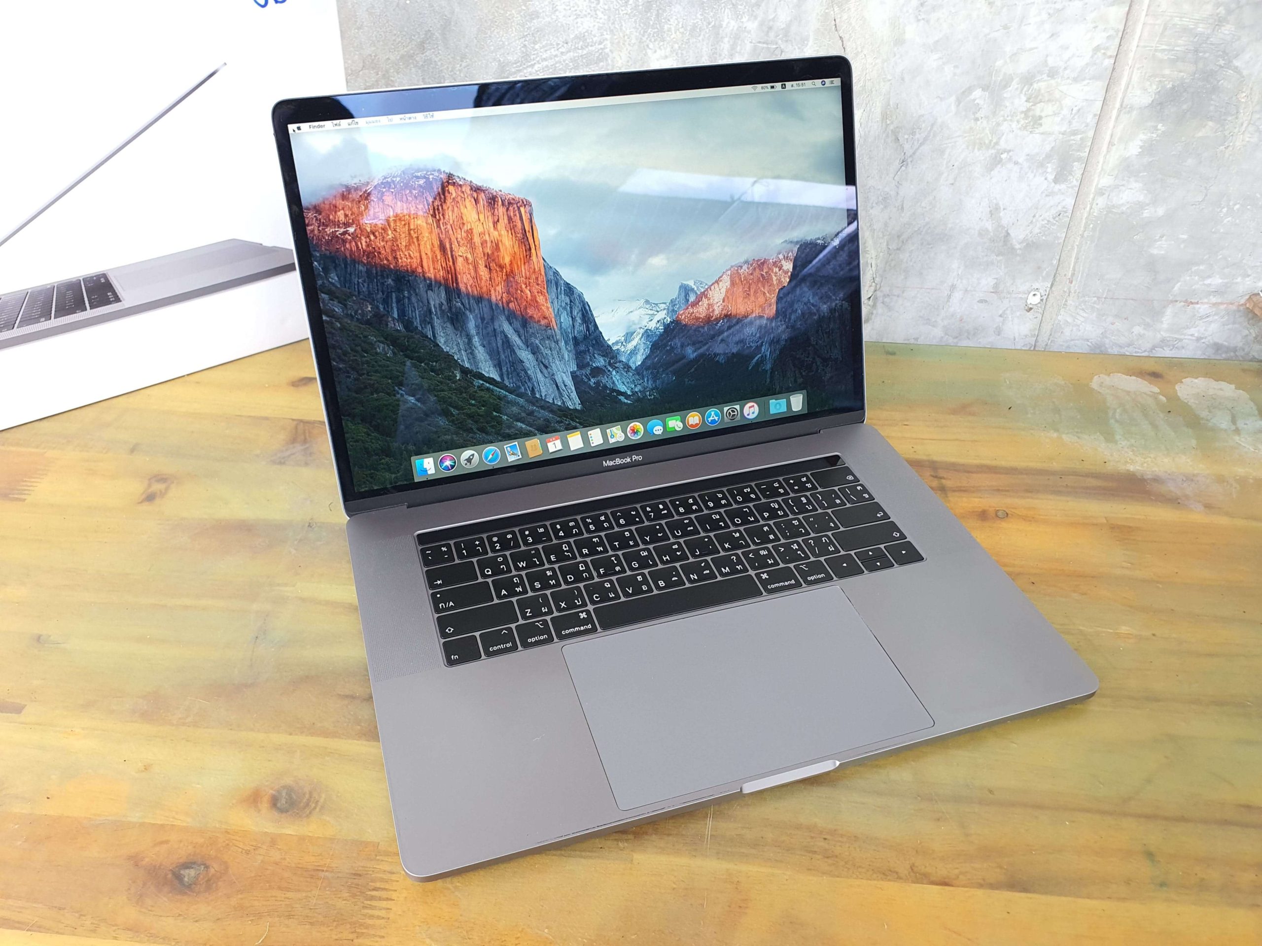 Apple MacBook Pro 15 2018 i7 16 256 555x resize (7)